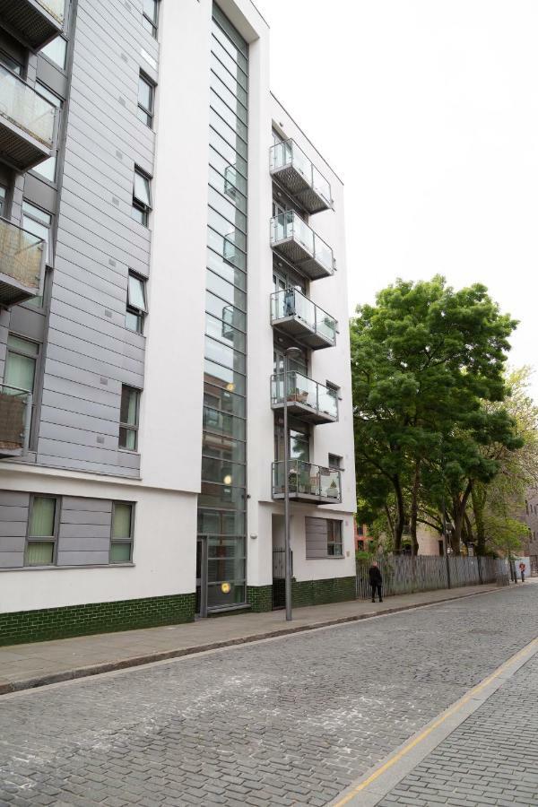Serviced Apartment In Liverpool City Centre - Free Parking - Balcony - By Happy Days Экстерьер фото
