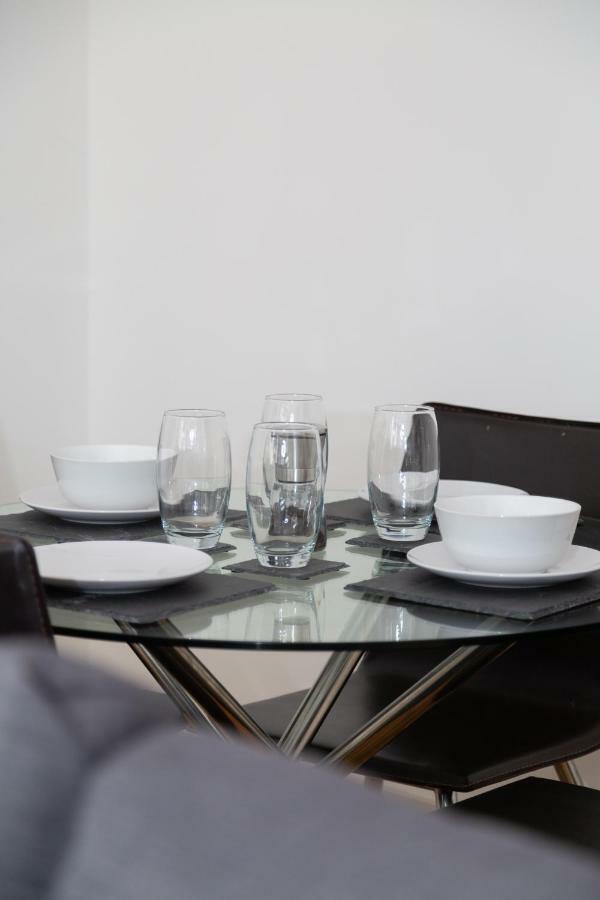 Serviced Apartment In Liverpool City Centre - Free Parking - Balcony - By Happy Days Экстерьер фото
