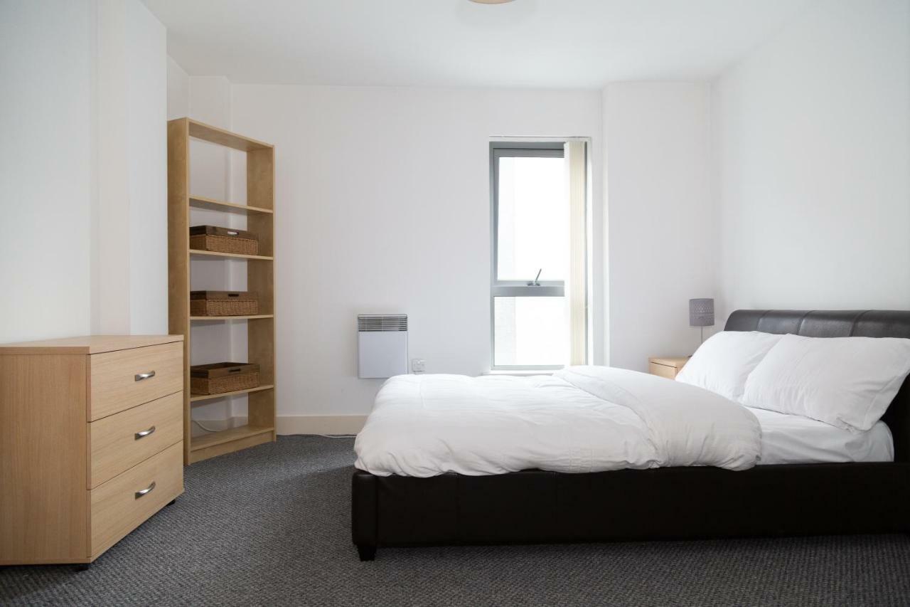 Serviced Apartment In Liverpool City Centre - Free Parking - Balcony - By Happy Days Экстерьер фото