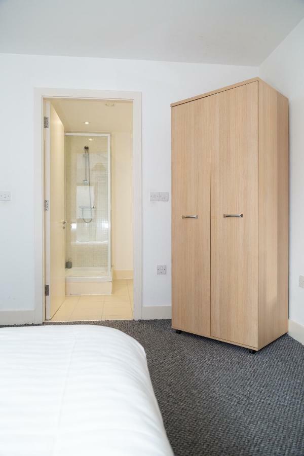 Serviced Apartment In Liverpool City Centre - Free Parking - Balcony - By Happy Days Экстерьер фото