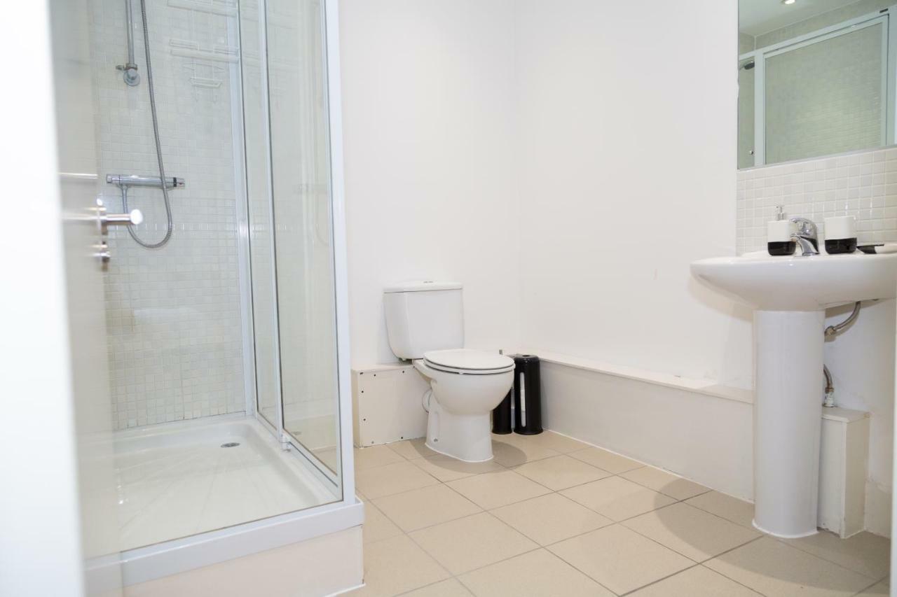Serviced Apartment In Liverpool City Centre - Free Parking - Balcony - By Happy Days Экстерьер фото